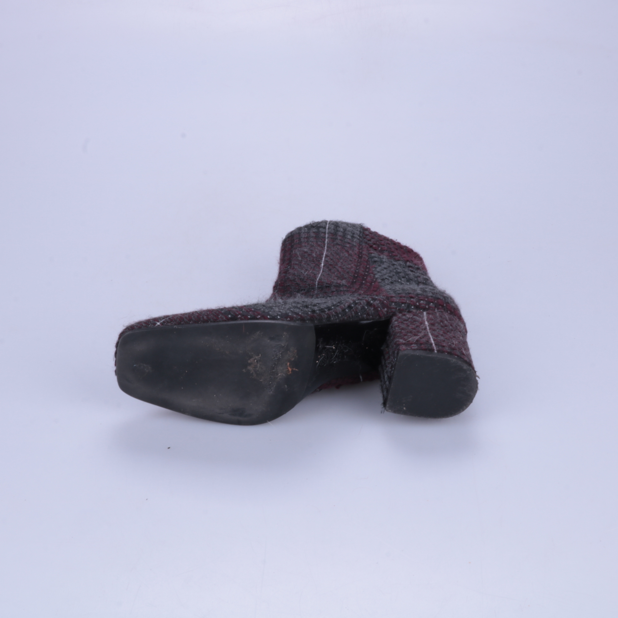 250111047-3