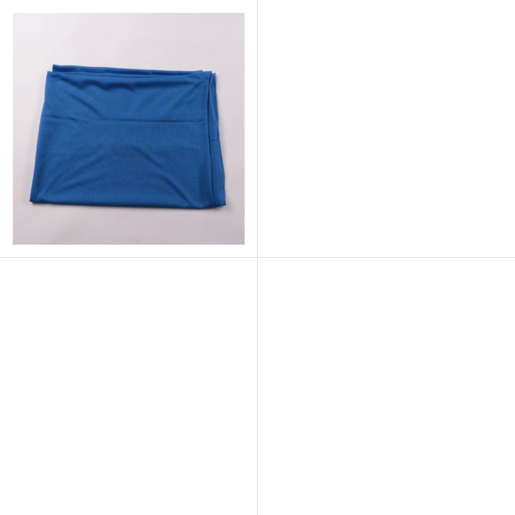 251005121-b