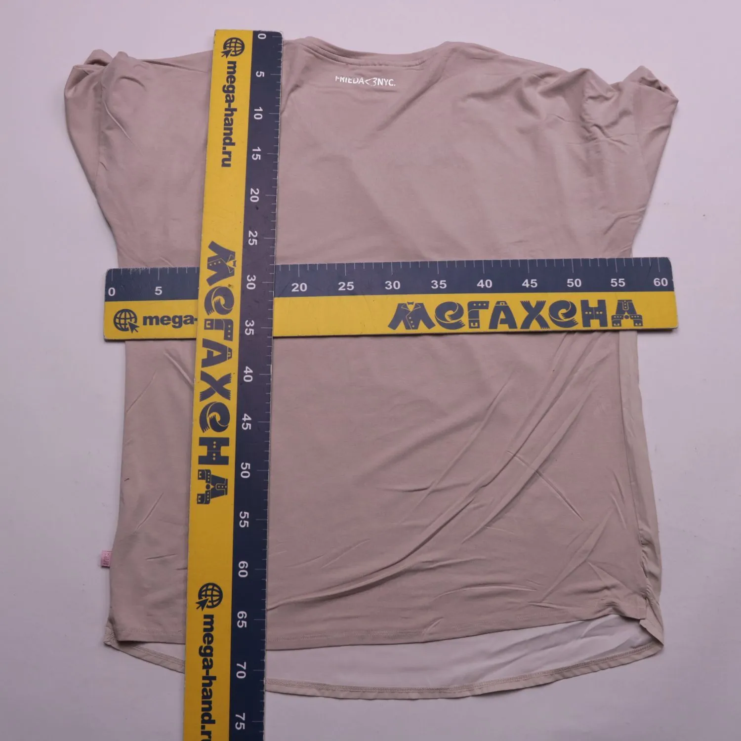 Бежевая футболка FRIEDA & NYC с фотопринтом, размер 52 (XL)
